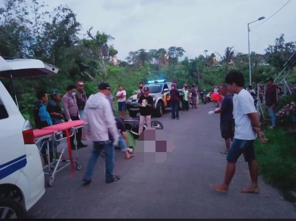 Pelaku Tabrak Lari yang Tewaskan Pak Ogah di Mojokerto Menyerahkan Diri Pelaku Tabrak Lari yang Tewaskan Pak Ogah di Mojokerto Menyerahkan Diri