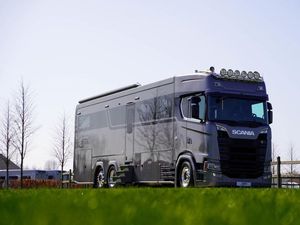 Ketika Truk Tronton Scania Disulap Jadi Rumah Berjalan, Keren Banget! Ketika Truk Tronton Scania Disulap Jadi Rumah Berjalan, Keren Banget!