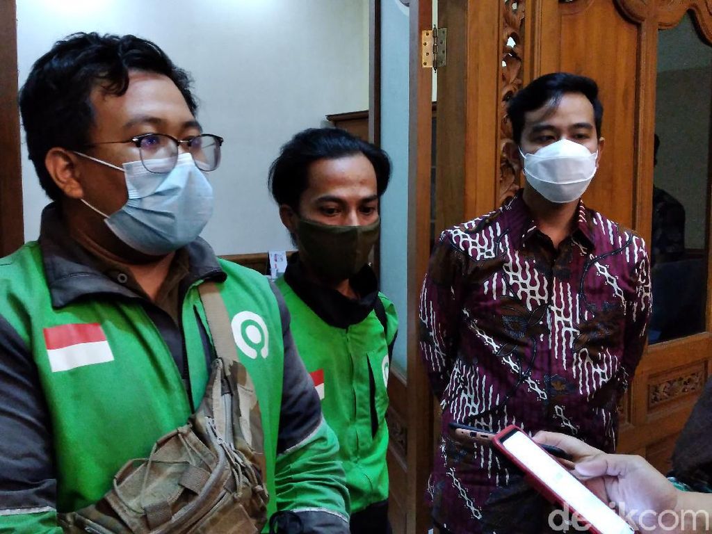 Blak-blakan Ojol Solo yang Viralkan Diri Jadi Tersangka Usai Antar Miras Blak-blakan Ojol Solo yang Viralkan Diri Jadi Tersangka Usai Antar Miras