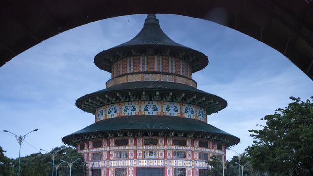 This is The Replica from The Chinese Temple of Heaven in Surabaya, Indonesia.