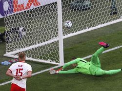 Szczesny Langsung 2 Rekor di Euro 2020 gegara Gol Bunuh Diri!