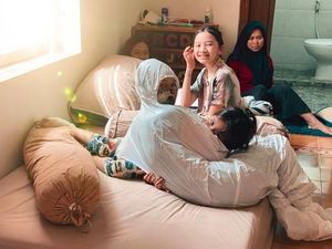 Zaskia Mecca Harap Bisa Tetap Menyusui Meski Anak Positif COVID-19 Zaskia Mecca Harap Bisa Tetap Menyusui Meski Anak Positif COVID-19