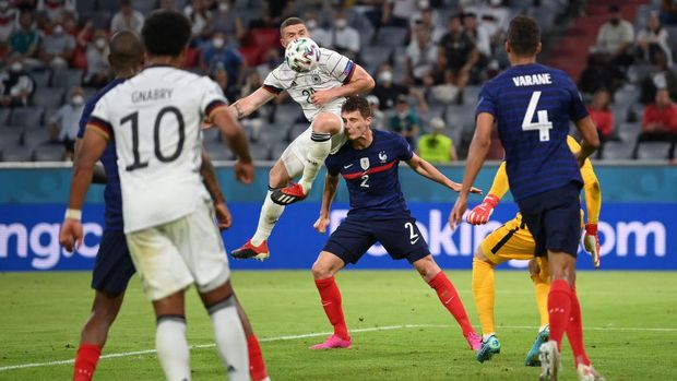 MUNICH, GERMANY - JUNE 15: Benjamin Pavard of France is fouled by Robin Gosens of Germany during the UEFA Euro 2020 Championship Group F match between France and Germany at Football Arena Munich on June 15, 2021 in Munich, Germany. (Photo by Matthias Hangst/Getty Images)