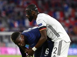 Prancis vs Jerman: Hap! Ruediger Gigit Pogba Prancis vs Jerman: Hap! Ruediger Gigit Pogba
