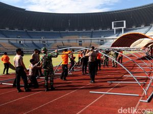 Stadion GBLA Disulap Jadi Tempat Vaksinasi COVID-19 untuk Besok Stadion GBLA Disulap Jadi Tempat Vaksinasi COVID-19 untuk Besok
