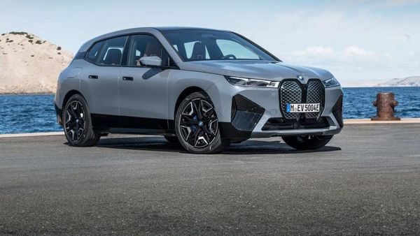 SUV Listrik BMW iX Seharga Rp 2 Miliaran