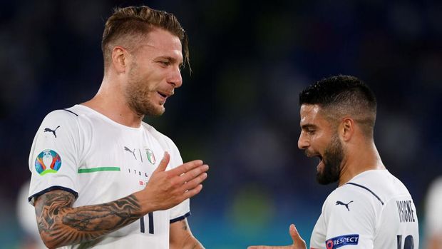 ROME, ITALY - JUNE 11: Lorenzo Insigne of Italy celebrates with Ciro Immobile after scoring their side's third goal during the UEFA Euro 2020 Championship Group A match between Turkey and Italy at the Stadio Olimpico on June 11, 2021 in Rome, Italy. (Photo by Mike Hewitt/Getty Images)
