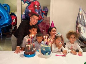 Cristiano Ronaldo Sosok Family Man yang Hobi Makan Bareng Keluarga