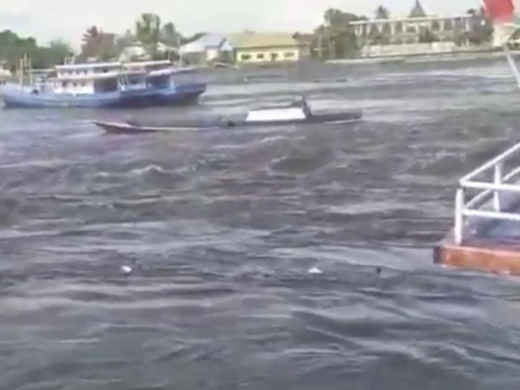 Waspada Potensi Tsunami Usai Maluku Diguncang Gempa Waspada Potensi Tsunami Usai Maluku Diguncang Gempa