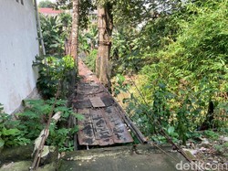Ada Jembatan Gantung Lapuk di Srengseng Sawah, PDIP Minta Anies Peka
