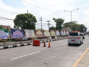 Karangan Bunga Dukung Petugas Tangani COVID-19 Bangkalan Hiasi Suramadu