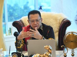 Bamsoet Dorong Polisi Patroli Siber Tindak Penjual Obat-obatan Bandel Bamsoet Dorong Polisi Patroli Siber Tindak Penjual Obat-obatan Bandel