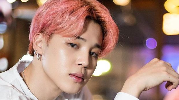 Lagi-lagi, Dispatch membuat ARMY menggila karena mengunggah foto-foto legendaris Jimin BTS hasil tangkapan mereka. Tidak perlu waktu lama, kolom komentar postingan tersebut dibanjiri komentar kagum para ARMY / foto: instagram.com/koreadispatch