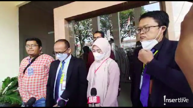 Larissa Chou perdana hadiri persidangan cerai dengan Alvin Faiz