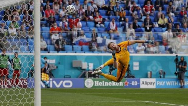 Russia's forward Aleksey Miranchuk (Not in picture) scores the opening goal past Finland's goalkeeper Lucas Hradecky during the UEFA EURO 2020 Group B football match between Finland and Russia at the Saint Petersburg Stadium in Saint Petersburg on June 16, 2021. (Photo by EVGENIA NOVOZHENINA / POOL / AFP)