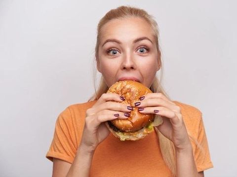 Makanan cepat saji mengandung gula dan garam tinggi penyebab jerawat/freepik.com