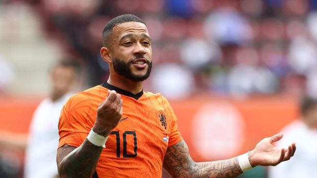 ENSCHEDE, NETHERLANDS - JUNE 06: Memphis Depay of Netherlands reacts during the international friendly match between Netherlands and Georgia at De Grolsch Veste Stadium on June 06, 2021 in Enschede, Netherlands. (Photo by Mika Volkmann/Getty Images)