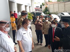 Didampingi Ridwan Kamil, Menko PMK Tinjau RS Rujukan COVID-19 di Bandung