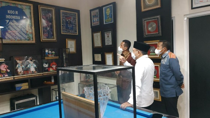 Mengunjungi museum mini Markis Kido di kediamannya di Bekasi. (Foto: Muhammad Robbani)