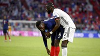 Paul Pogba kena gigit Antonio Ruediger. (Foto: AP/Matthias Hangst)