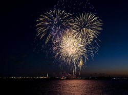 Sebagian Warga Donetsk Berpesta Atas Pengakuan Kemerdekaan Rusia