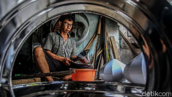 Pembuat Kubah Masjid Bertahan di Masa Pandemi