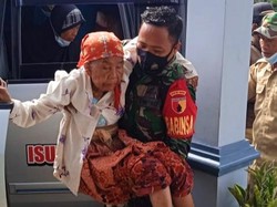 Percepat Vaksinasi, Satgas COVID-19 Jemput Lansia di Banyuwangi