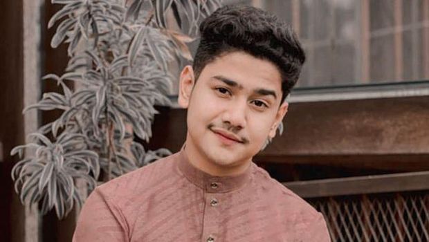 Syakir Daulay dikabarkan akan menikah muda karena unggahannya mencari vendor pernikahan. Yuk kita intip potret Syakir!