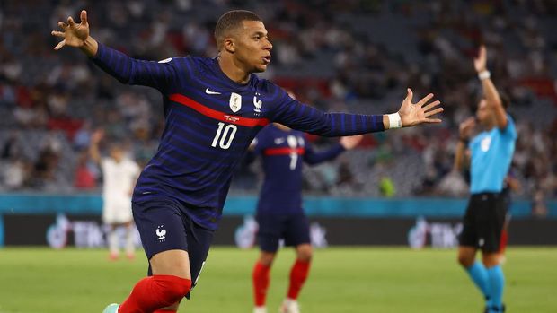 Soccer Football - Euro 2020 - Group F - France v Germany - Football Arena Munich, Munich, Germany - June 15, 2021 France's Kylian Mbappe celebrates a goal before it is disallowed for offside Pool via REUTERS/Kai Pfaffenbach