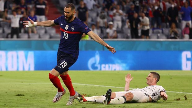 Soccer Football - Euro 2020 - Group F - France v Germany - Football Arena Munich, Munich, Germany - June 15, 2021 France's Karim Benzema celebrates scoring a goal before it is disallowed for offside Pool via REUTERS/Kai Pfaffenbach