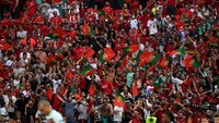 Dengan demikian, seluruh penonton yang berada di Puskas Arena dipastikan telah menjalani vaksinasi dan dinyatakan negatif virus Corona. (Foto: Getty Images/Attila Kisebenedek - Pool)