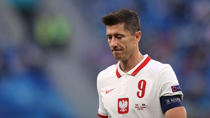 SAINT PETERSBURG, RUSSIA - JUNE 14: Robert Lewandowski of Poland looks dejected after the UEFA Euro 2020 Championship Group E match between Poland and Slovakia at the Saint Petersburg Stadium on June 14, 2021 in Saint Petersburg, Russia. (Photo by Lars Baron/Getty Images)