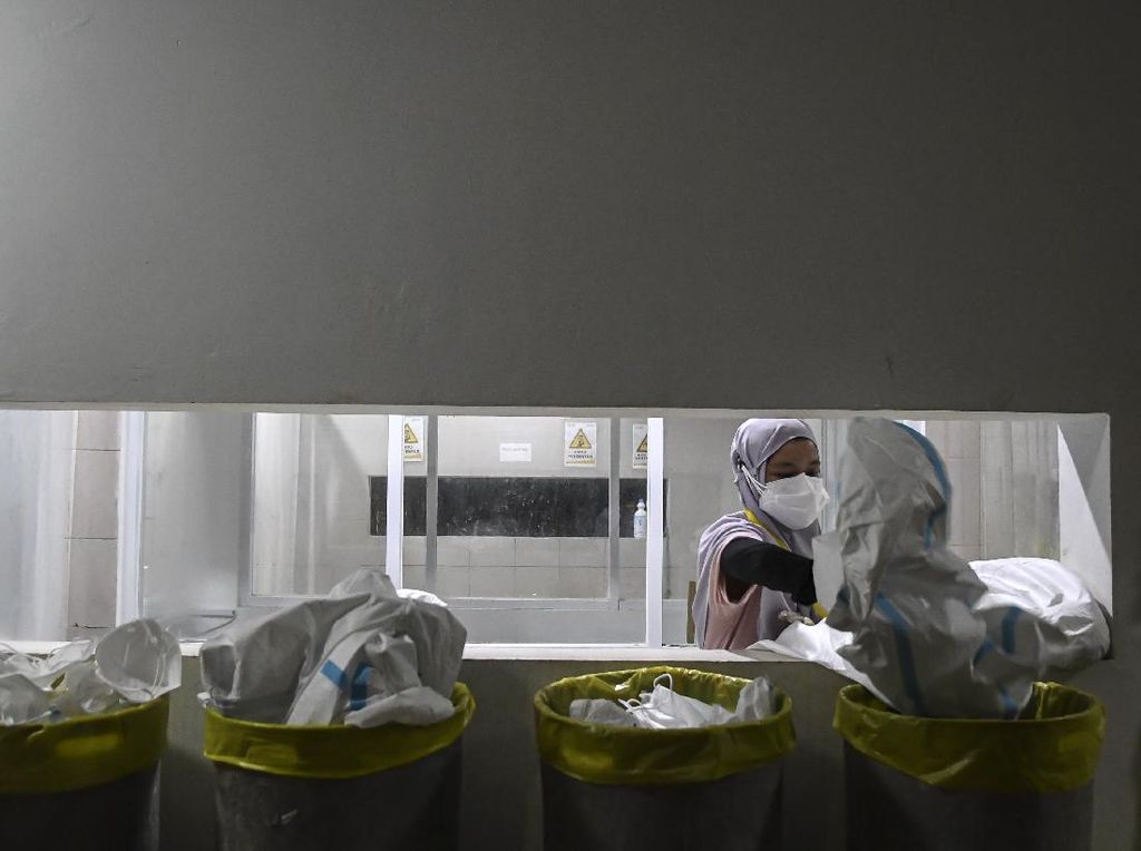Epidemiolog Prediksi Faskes Bisa Kolaps dalam 2-4 Minggu Lagi Epidemiolog Prediksi Faskes Bisa Kolaps dalam 2-4 Minggu Lagi