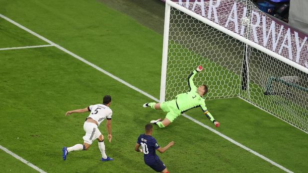 Soccer Football - Euro 2020 - Group F - France v Germany - Football Arena Munich, Munich, Germany - June 15, 2021 Germany's Mats Hummels scores an own goal and France's first Pool via REUTERS/Alexander Hassenstein