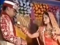 Tak Mau Makan dari Tangan Istri, Pengantin Ini Lempar Makanan di Pelaminan