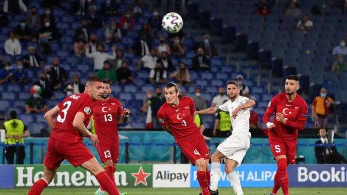 ROME, ITALY - JUNE 11: Domenico Berardi of Italy shoots wide under pressure from Caglar Soyuncu of Turkeyu during the UEFA Euro 2020 Championship Group A match between Turkey and Italy at the Stadio Olimpico on June 11, 2021 in Rome, Italy. (Photo by Mike Hewitt/Getty Images)