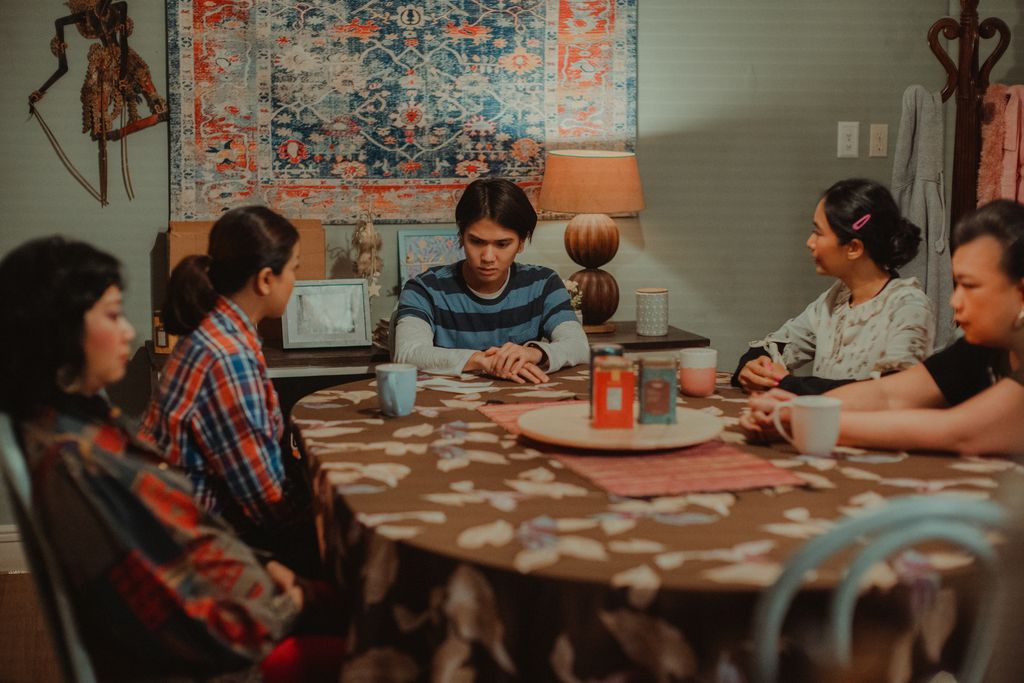 ALI & RATU RATU QUEENS (L to R) IQBAAL RAMADHAN as ALI in ALI & RATU RATU QUEENS Cr. RADITYA BRAMANTYA/NETFLIX  2021