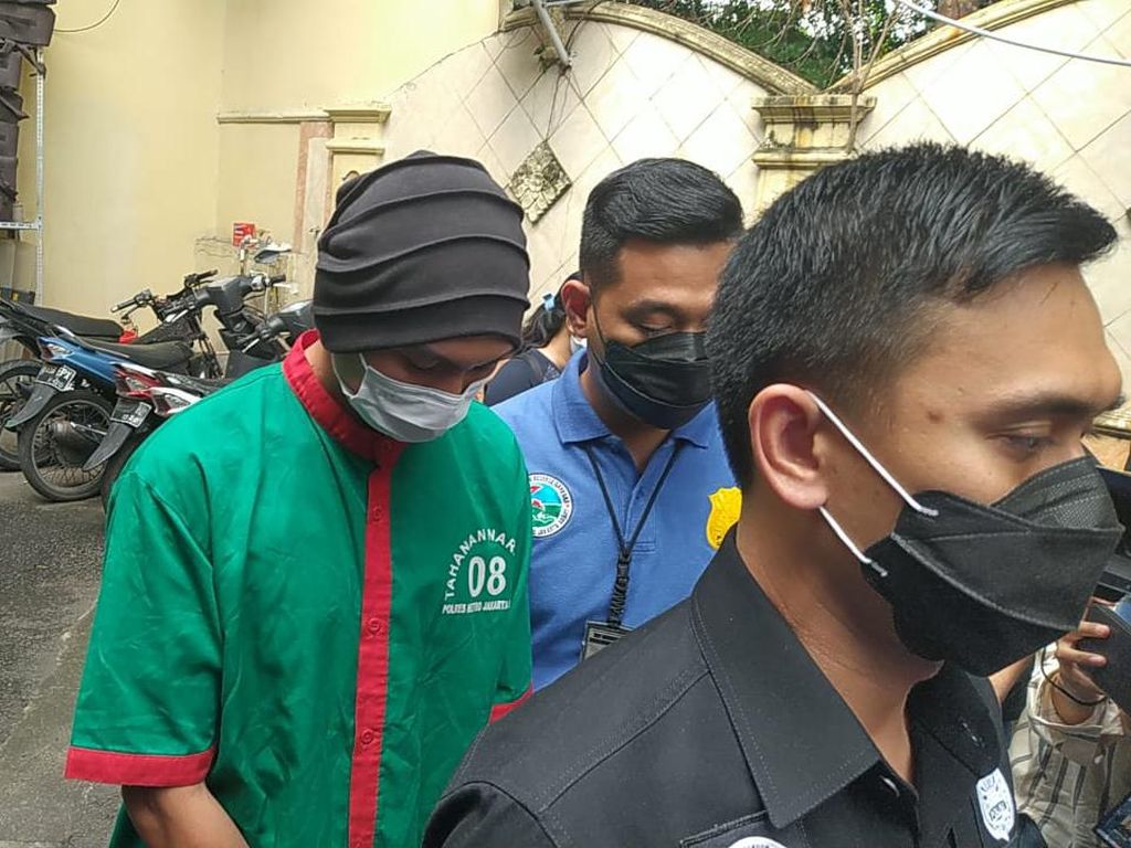 Anji Beri Energi Positif ke Pasien Lain di RSKO Anji Beri Energi Positif ke Pasien Lain di RSKO
