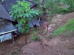 Belasan Titik Longsor Terjang Rumah hingga Jalan di Tulungagung