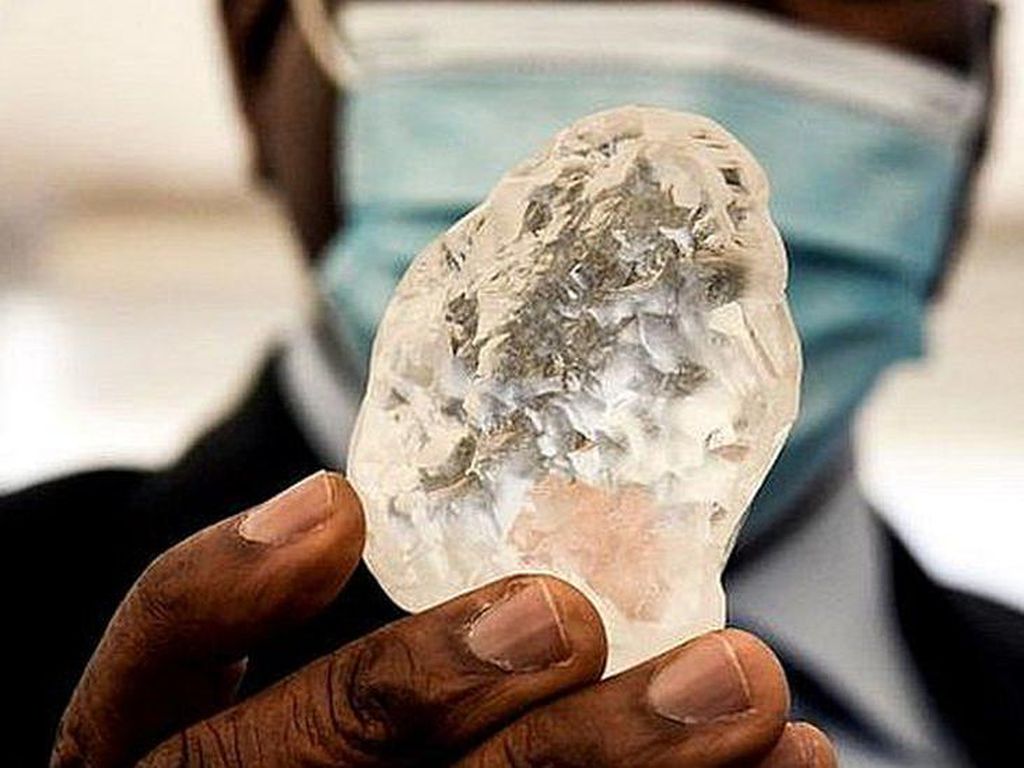 Langka! Batu Berlian 1.098 Karat Ditemukan di Botswana