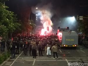 Bonek Penuhi Jalan Menuju Stadion Tambaksari Rayakan Ultah Persebaya