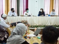 Detik-detik Bupati Aceh Besar Tegur Utusan Kemenkes Gegara Hijab