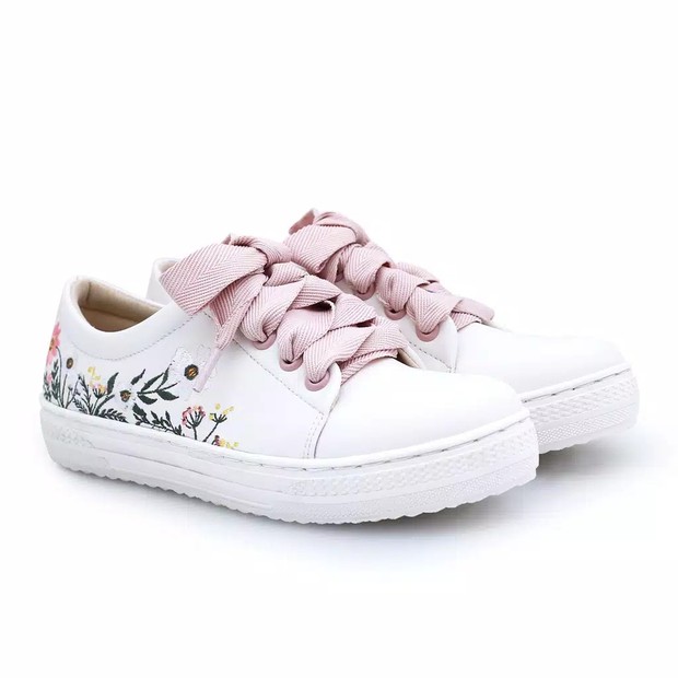 Daisy Embroidery / instagram.com/khakikakiku Khakikakiku Daisy Embroidery