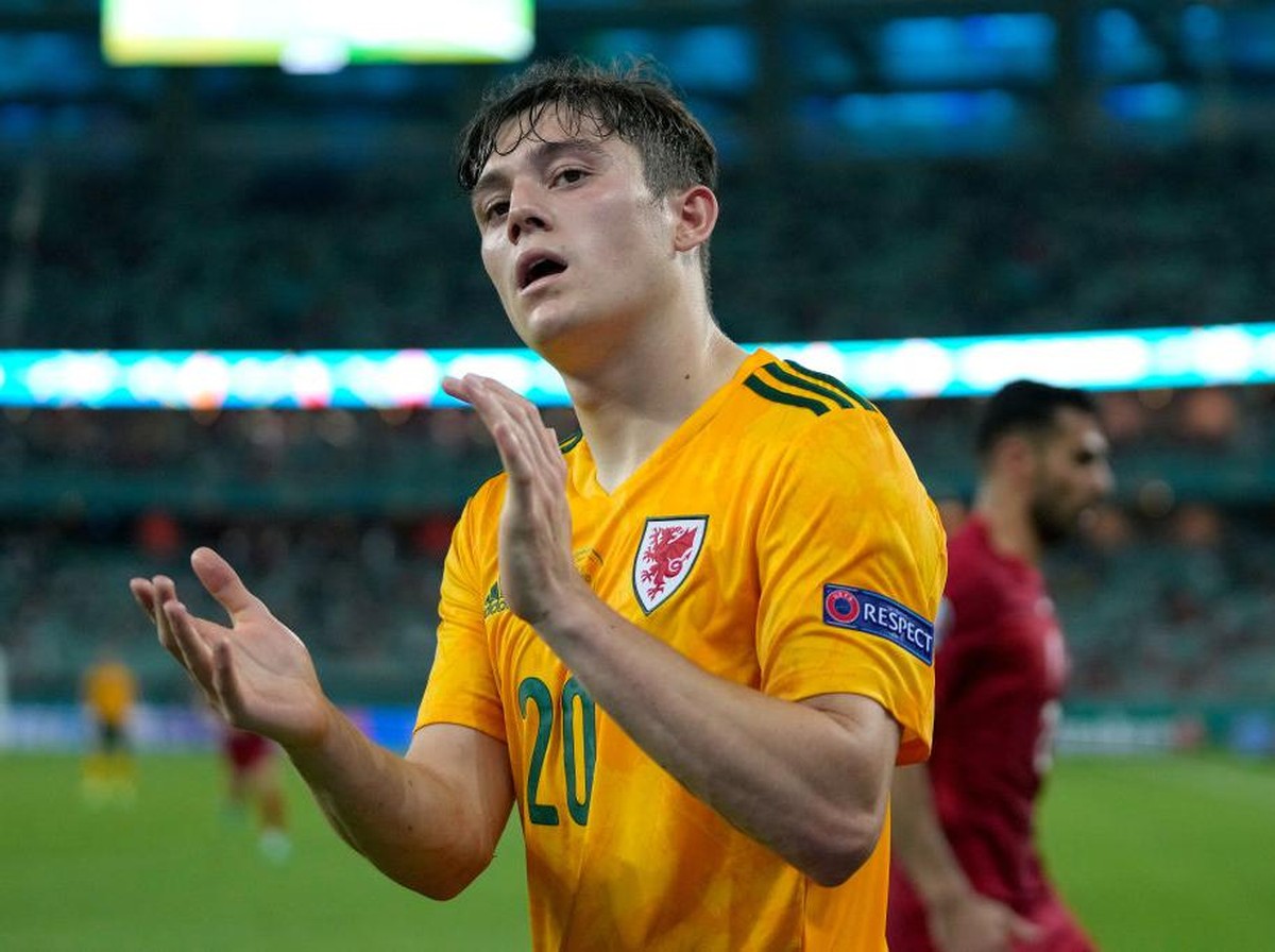 Turki vs Wales: Daniel James disebut harus banyak-banyak diberi bola. (Foto: Getty Images/Darko Vojinovic - Pool)