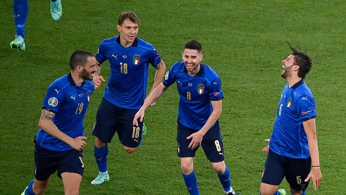 ROME, ITALY - JUNE 16: Manuel Locatelli of Italy celebrates with Leonardo Bonucci, ita18a after scoring their sides second goal during the UEFA Euro 2020 Championship Group A match between Italy and Switzerland at Olimpico Stadium on June 16, 2021 in Rome, Italy. (Photo by Riccardo Antimiani - Pool/UEFA via Getty Images)