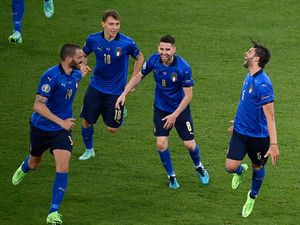 Trio Lini Tengah Italia Numero Uno