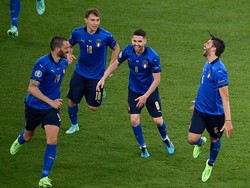 Trio Lini Tengah Italia Numero Uno