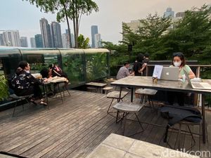 Menikmati Senja di Rooftoop Sambil Dinner di Restoran Egghotel