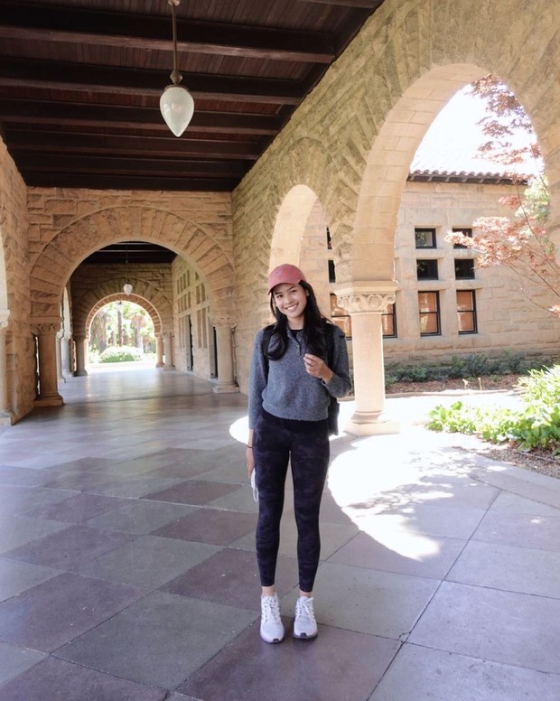 gaya fashion Maudy Ayunda