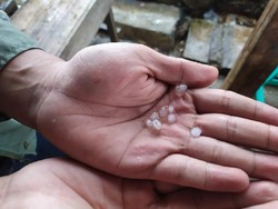 Hujan Es Terjang Gedebage Bandung